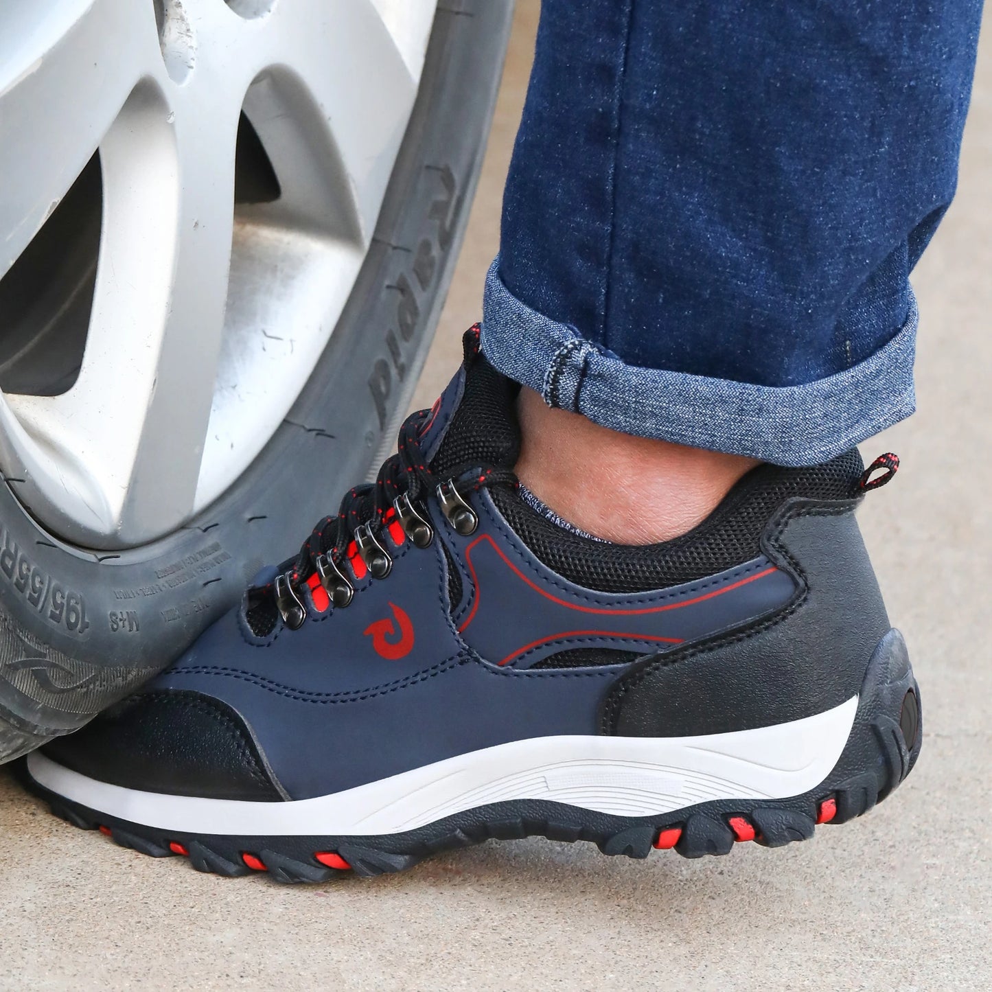 Professional Safety Shoes – Maximum Grip & Durability with Toe Protection